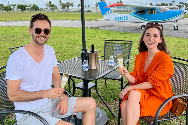 Miami: Romantic Private Airplane Tour with Champagne