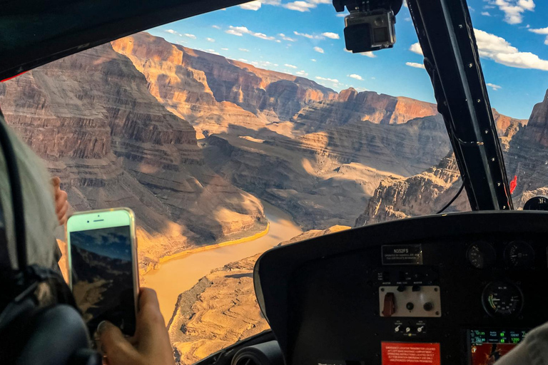 Von Las Vegas aus: Grand Canyon West Rim Helicopter Tour7 Uhr Early Bird Special