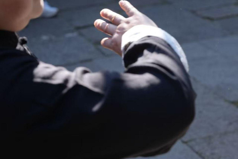 Hangzhou: Tai Chi Class and Ancient Streets Walking Tour