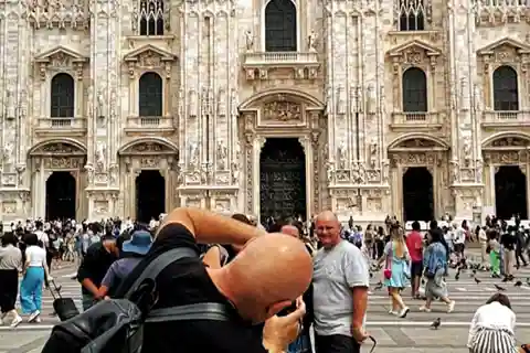 Milan Postcard Viewpoints Walk with Locals - Travel Bloggers