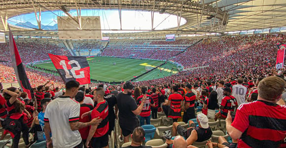 Erlebe ein Flamengo-Spiel im Maracanã mit einem Einheimischen und einem Drink