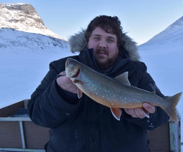 Abisko: Experiencia de pesca en hielo