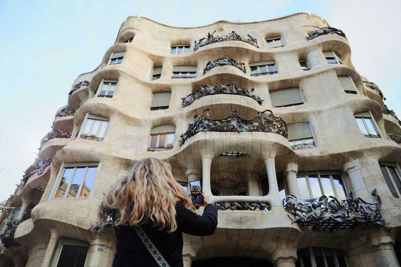 Barcelona: Wycieczka z przewodnikiem La Pedrera z opcją Casa Batllo