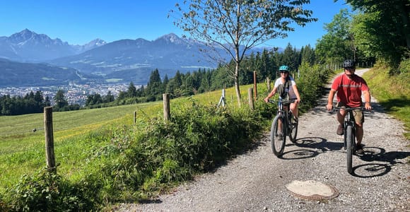 Innsbruck: Malerische eBike-Tour durch die Berge