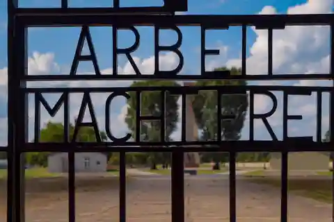 Berlín: Tour contrastes Berlín y excursión a Sachsenhausen