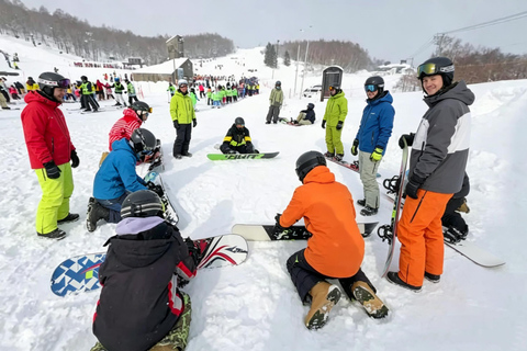 Sapporo: Otaru Asarigawa Ski Resort Day Trip with Lesson Early‑Bird Shift Deluxe Version