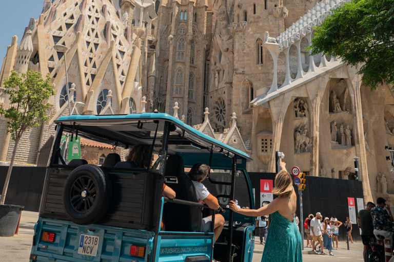1,5-timmars privat Tuk-Tuk-tur i Barcelona och på stranden1,5-timmars privat tur med tuk-tuk i Barcelona och på stranden