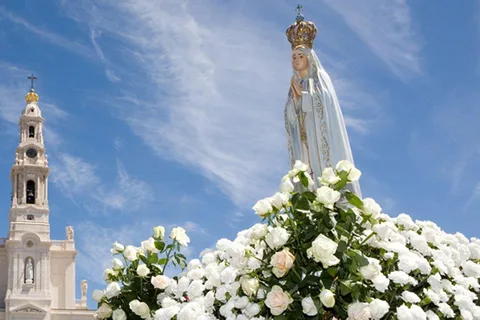 Da Lisbona: Tour condiviso a Fátima, Óbidos, Batalha e Nazaré