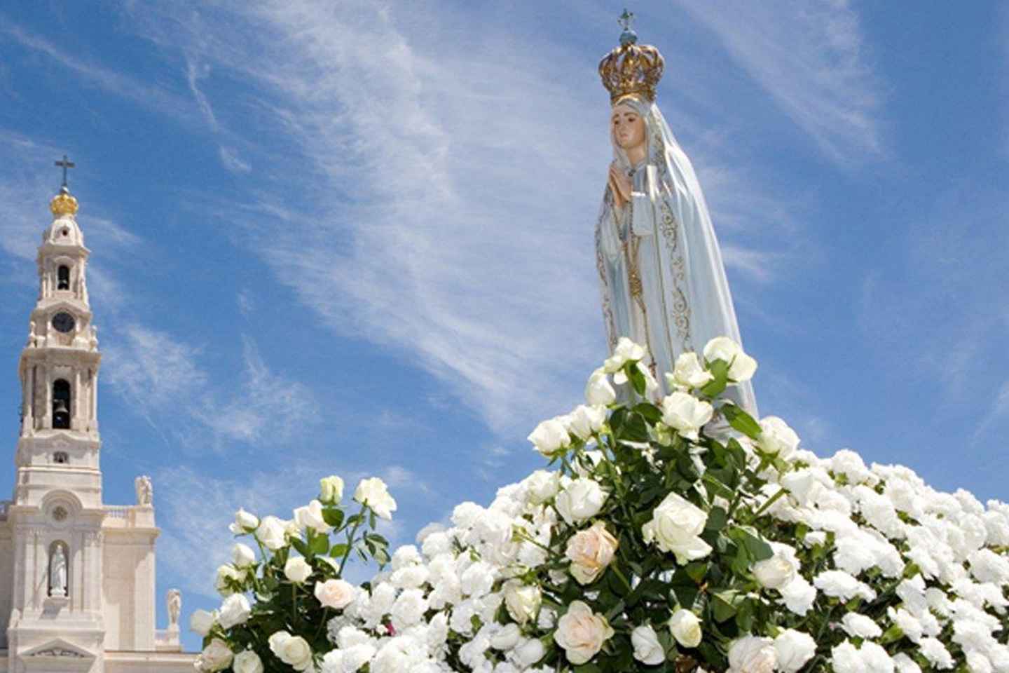 From Lisbon: Shared Tour to Fátima, Óbidos, Batalha e Nazaré