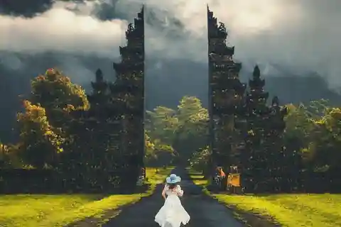 Bali:Ulun Danu, Waterfalls, Handara Gate, Cofee Planta Tour