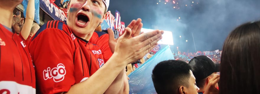 Tour del vero calcio a Medellín: maglia, shot e drink gratuiti