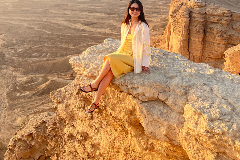 Riyadh: Edge of the World, Sadus Village & Bat Cave Tour Edge of the World, Sadus Village..etc(Private tour)