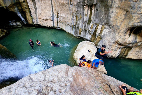 From Muscat: Guided Wadi Tiwi Hike, Romantic Cave & Sinkhole