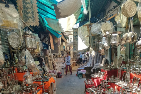 Visita alla Medina di Tunisi e ai suoi principali monumenti.