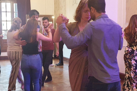 Buenos Aires: Corso di tango di gruppo con mate e snackBuenos Aires: Lezione di tango di gruppo con mate e spuntini