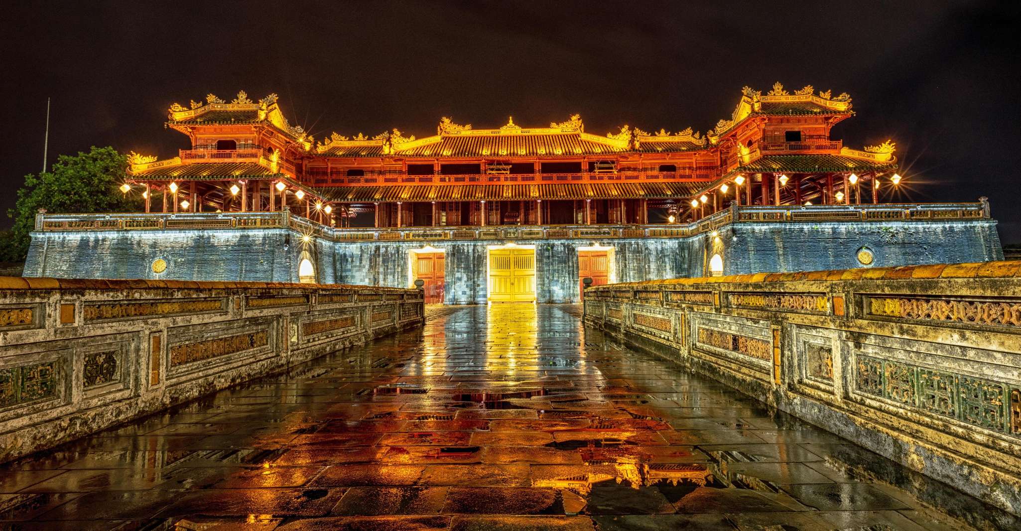 Hue, Night Walking and Photo Tour - Explore Hue by Night - Housity