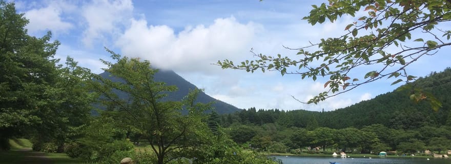Beppu : randonnée nordique et bain de forêt au lac Shidaka