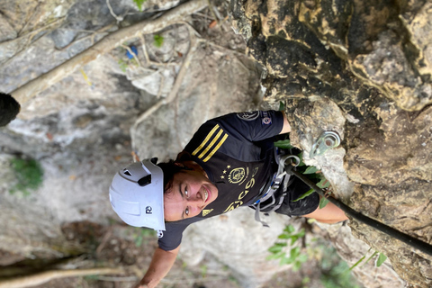 Yogyakarta: Parangtritis Beach Rock Climbing Tour All inclusive: Parangtritis Beach Rock Climbing Tour