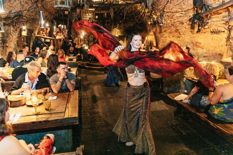 Prague: Medieval Dinner with Unlimited Drinks