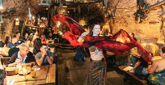 Prague: Medieval Dinner with Unlimited Drinks