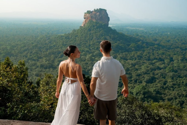 Sigiriya: Pidurangala Rock Hike & Minneriya Jeep Safari