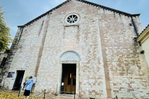 Assisi: Three Saints, St Carlo, Francis & Clare Walking Tour Spanish Tour