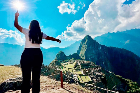 From Cusco: 2 Days, Sacred Valley and Machu Picchu via the scenic route Panoramic Train & Standard Hotel with Lunch in Machu Picchu