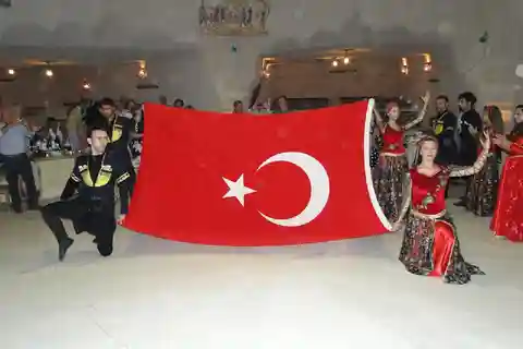 Espectáculo Tradinational Turkish Night no restaurante Cave