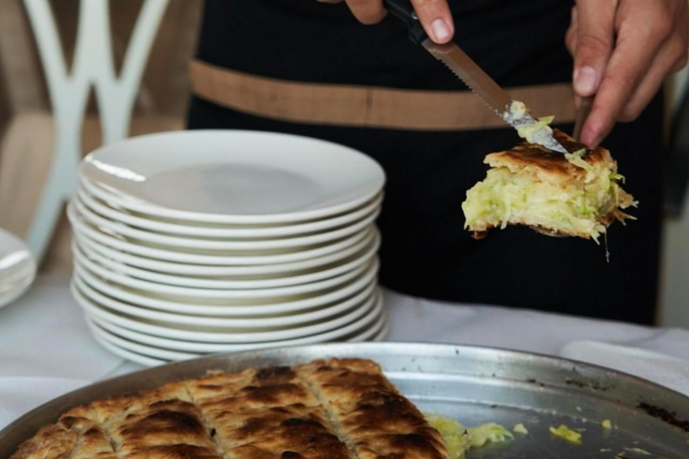 在Hani i Qerosit参加烹饪课，提供从贝拉特接送服务在Hani i Qerosit参加烹饪课程，提供从贝拉特接送服务