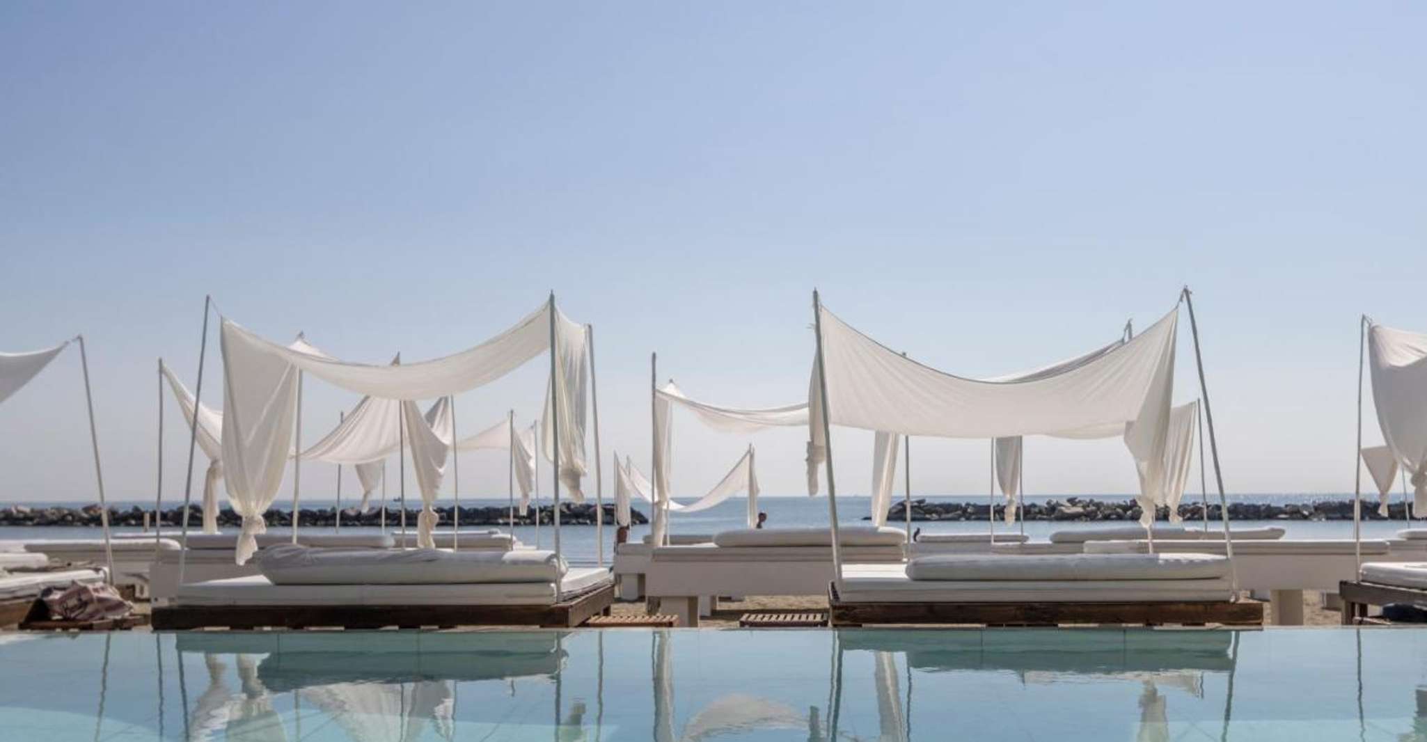 Lido di Savio Beach club Day with pool - Housity