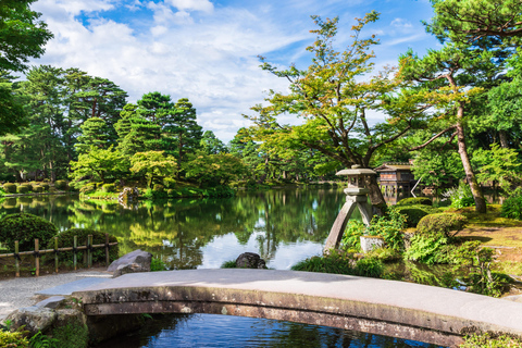 3-Hour Kanazawa Tour: Omicho Market, Castle, and Garden