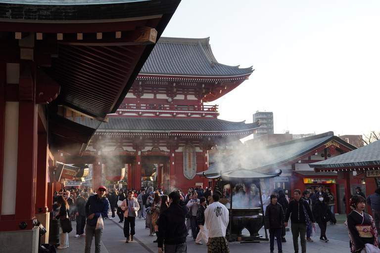 Tokyo: Asakusa Walking Tour, Local Guide & Snacks opt. Vegan