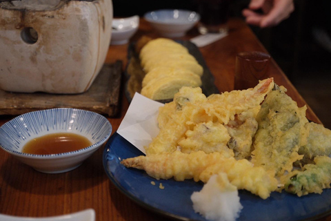 Kanazawa: Nightlife Tour with Local Guide and Drinks