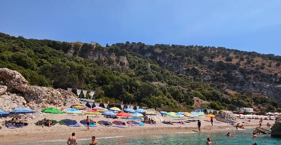 Sarandë: Boat Tour to Kroreza with Snorkelling and Music