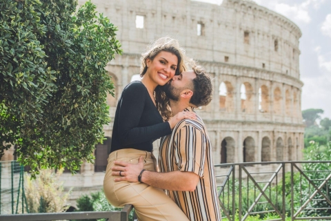 Rome: professionele fotoshoot buiten het ColosseumNormaal pakket: 20-30 foto's