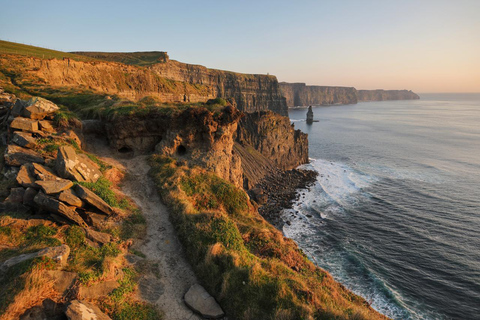 Au départ de Dublin : Falaises de Moher, croisière en bateau et grotte d'Aillwee