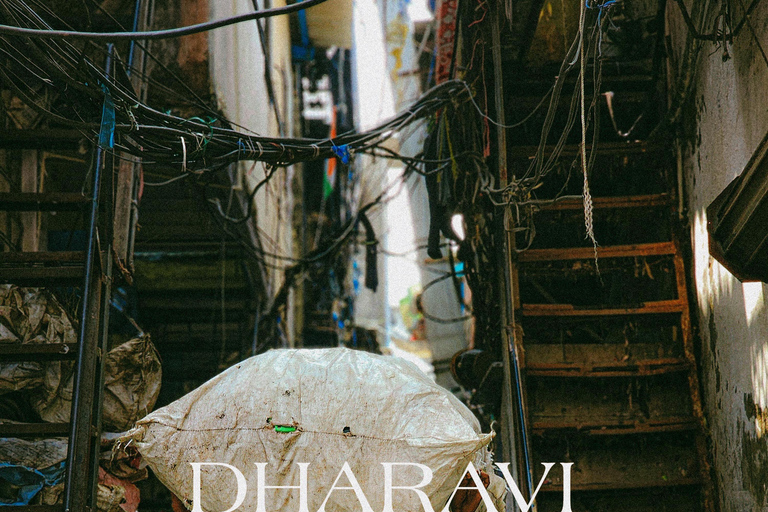 &quot;Descubre Dharavi: Caminando por el vibrante barrio marginal de Asia&quot;Privado - Visita guiada a pie por los barrios bajos con recogida y entrega