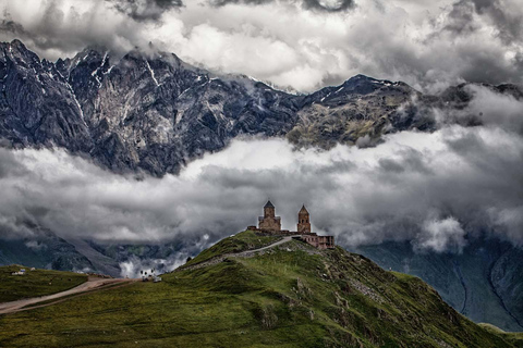 Tour di Kazbegi con una fantastica vista sulle montagne del Caucaso