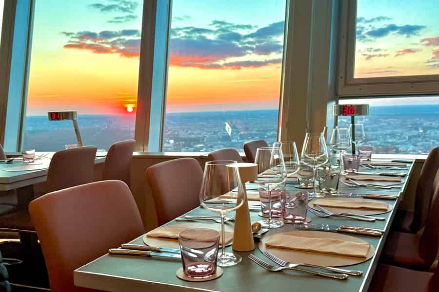Berlin: Fernsehturm Sphere Tim Raue 4-Gänge-Menü – My Home. Foto: GetYourGuide