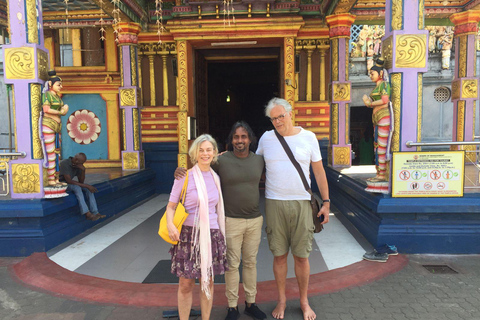 Kandy: All-day Ambuluwawa and Kandy City Tour by Tuk-Tuk