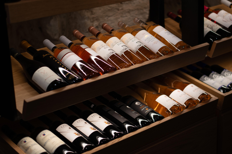 Rethymno: Cretan Wine Tasting Guided Tour with Local Food