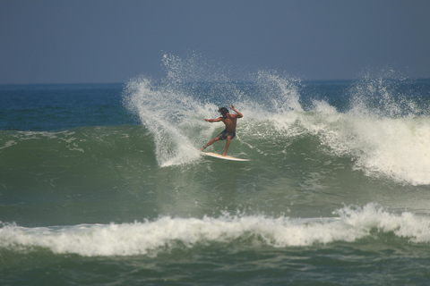 Canggu: Aula de surfeAula com 2 alunos para cada instrutor