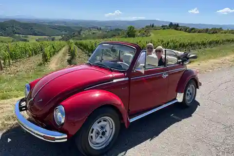 San Gimignano: Tour privato in auto con maggiolino d'epoca e vino