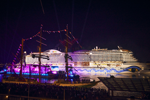 Hamburg: Licht- und Feuerwerksshow Hafengeburtstag vom Schiff ausBarge Erfahrung