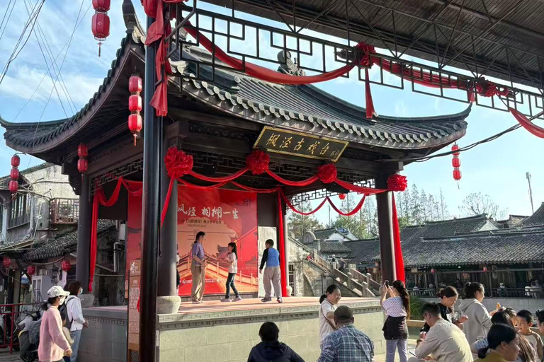 Shanghai: Fengjing Water Town Day Trip with Boat ride&Lunch