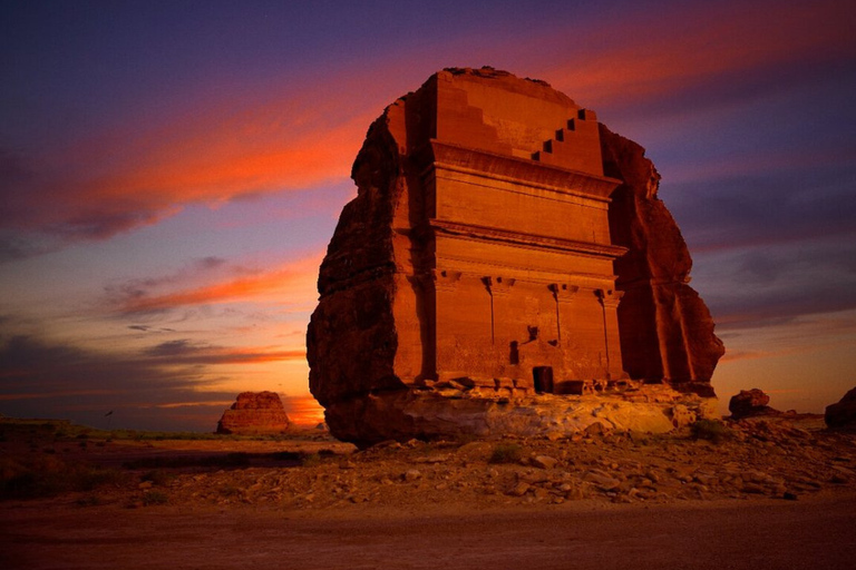AlUla: Private Old Town, Oasis & Harrat Sunset Tour