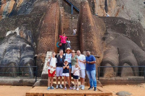 Passeio de Tuk Tuk de Kandy a Sigiriya