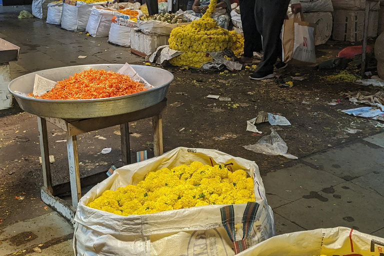 Bangalore: KR Market Flower Market Tour with Guide