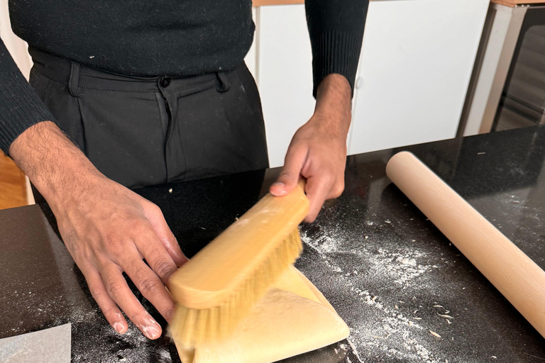 Paris : Cours de fabrication de croissants avec un chef