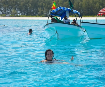 Zanzibar: Expedição de snorkeling à ilha de Mnemba com almoço